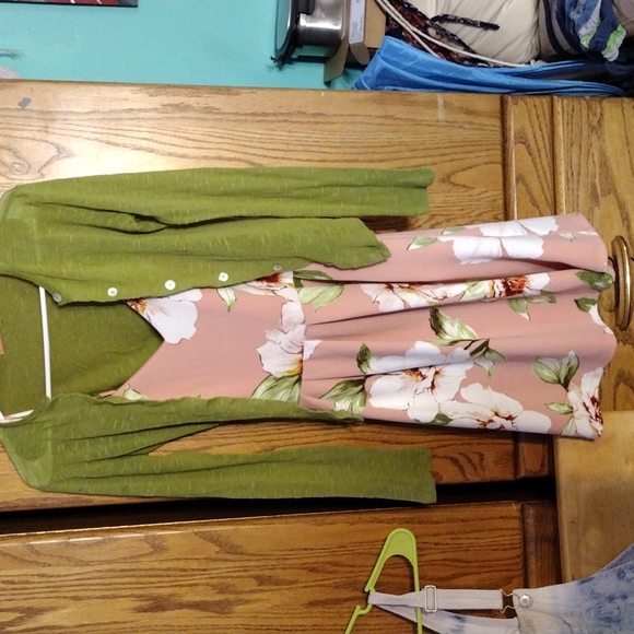 Dress - Picture 2 of 2